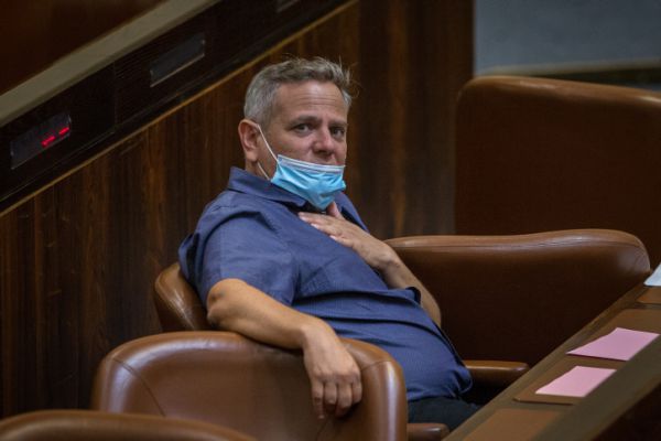 סערה בעקבות מודעה של מרצ | לפיד: "קשה מנשוא"