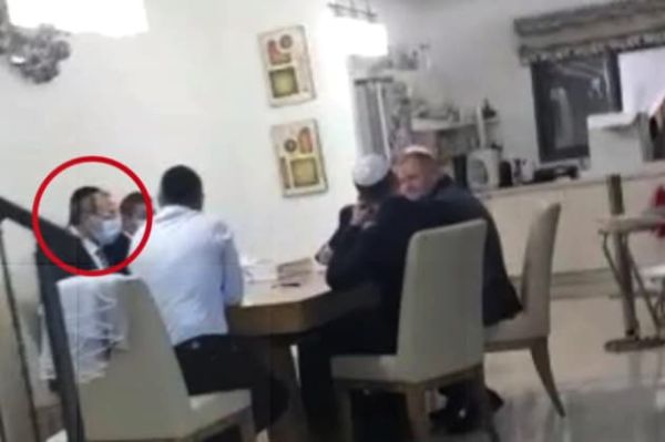 שר נוסף הפר את הסגר: שימש כרב בחתונה המונית