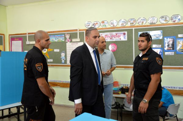 "התפללו לרפואתי": ראש העיר הסרוג נדבק בקורונה