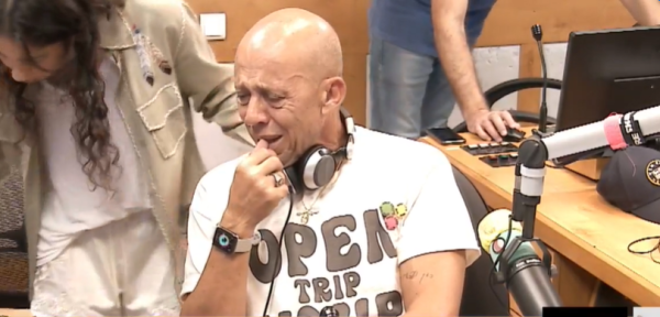 צפו: דידי הררי פורץ בבכי בשיר של חנן בן ארי