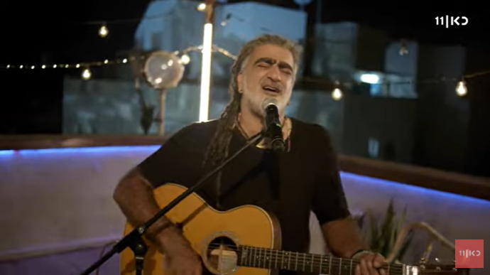 מרגש: מוש בן ארי עושה מאיר בנאי על גגות תל אביב