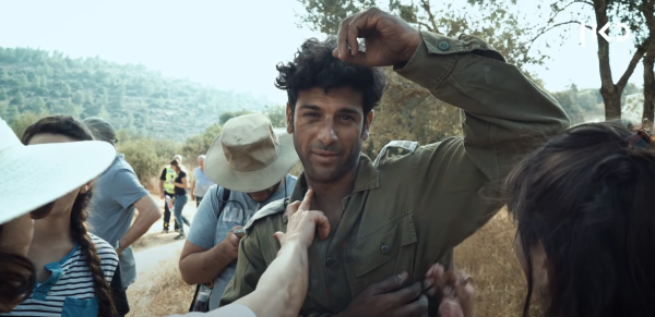 צפו: הסודות מאחורי 'שעת נעילה' נחשפים