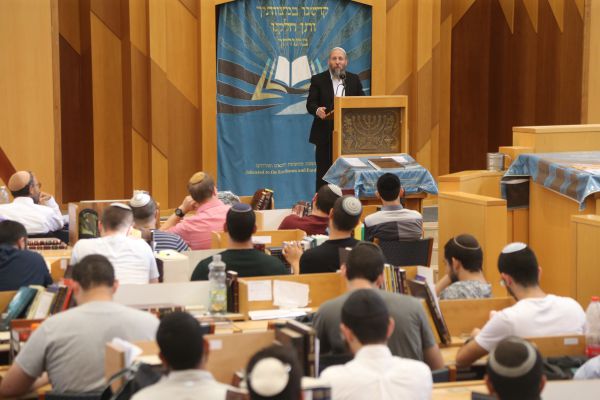 המרכז האקדמי לב פותחים שנה אקדמית מהבית