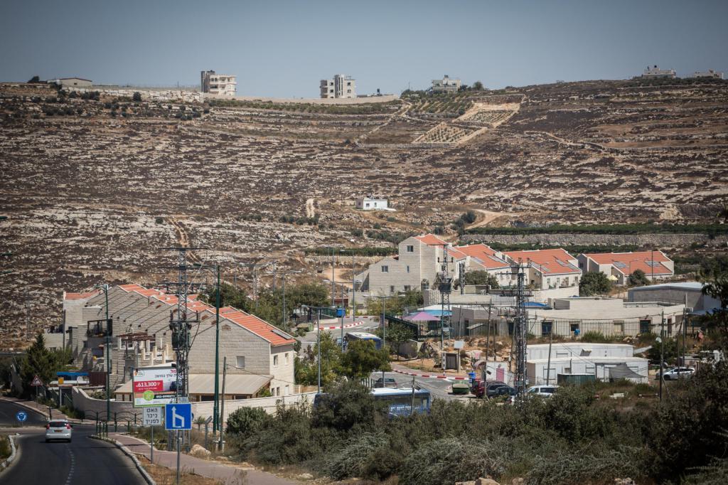 בג"ץ: הבריכה בקרית ארבע תיפתח לשחייה מעורבת