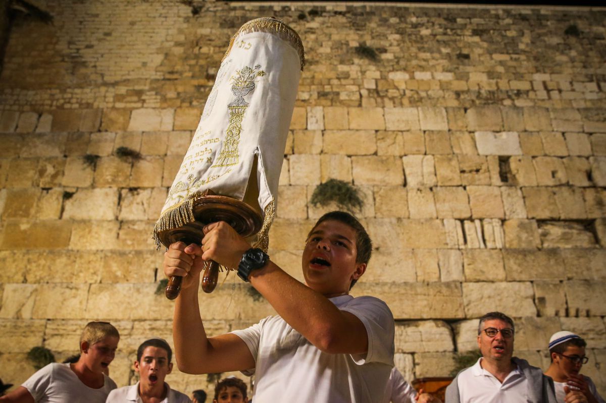 האם נשוב עוד לרקוד?