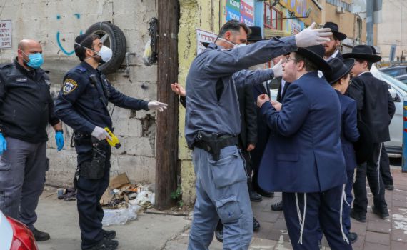 רבני בני ברק: "מותר לקיים את ההקפות בבתי הכנסת"