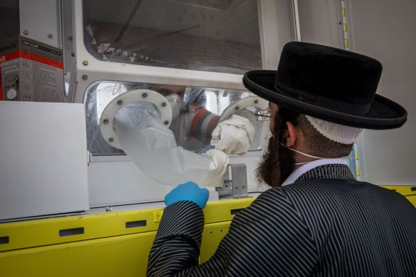 האדמו"ר מקרלין-סטולין נדבק בקורונה