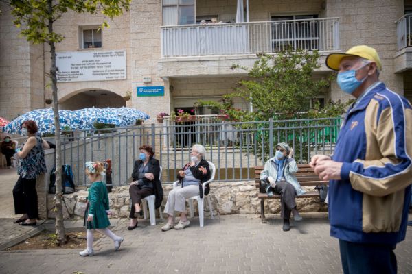 זקנה וקורונה – השלכות קשות ופתרון יצירתי