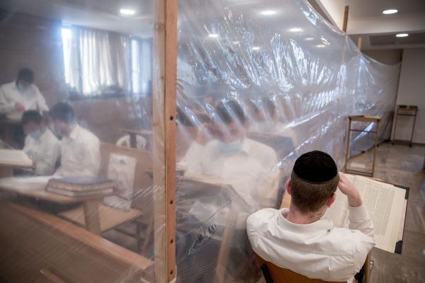 בדיקות וקפסולות: כך ייפתחו הישיבות החרדיות