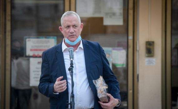 הקרב על התקציב: גנץ לא יכול למצמץ