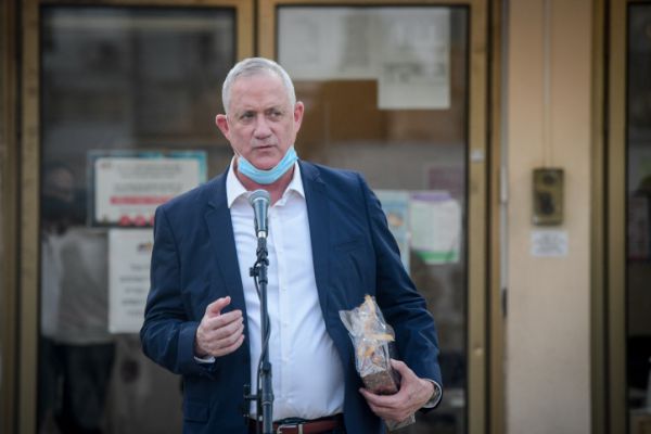 הקרב על התקציב: גנץ לא יכול למצמץ