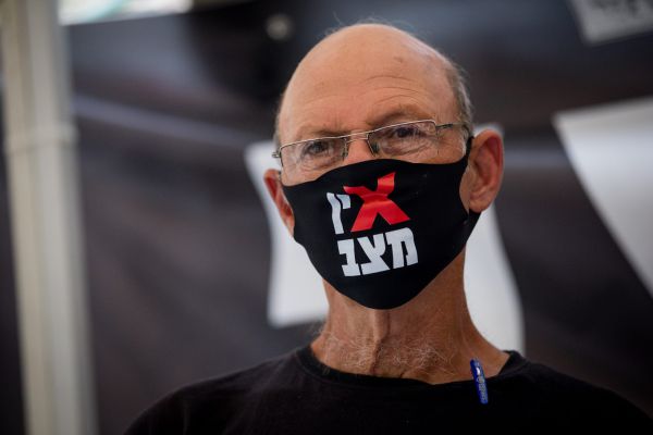 השכל לשוטרת: "אני הבאתי את ההורים שלך מאתיופיה"