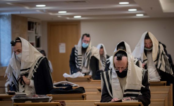 צפו: המשטרה סגרה 11 בתי כנסת בבני ברק