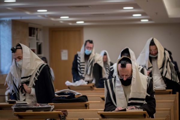 צפו: המשטרה סגרה 11 בתי כנסת בבני ברק