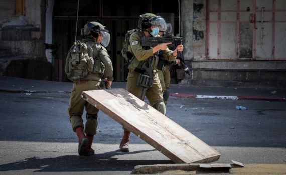 עינב: מחבלים השליכו בקבוקי תבערה על חיילים