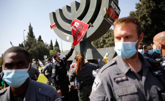 לא קל להיות שוטר בחזית הקורונה