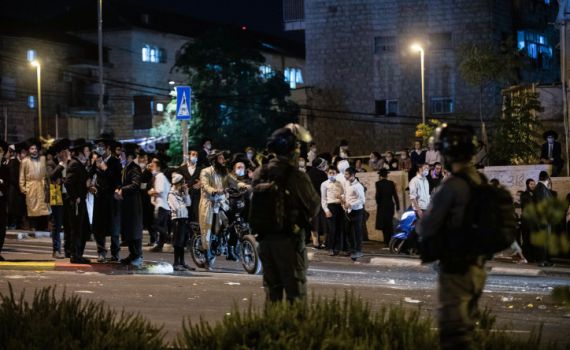 ארבעה שוטרים נפצעו בעימותים במודיעין עלית