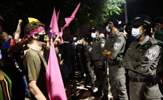 המחאה נמשכת: עימותים בין שוטרים ומפגינים בת"א