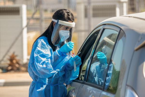 הקורונה בישראל | הירידה נבלמה; עלייה באחוז החיוביים