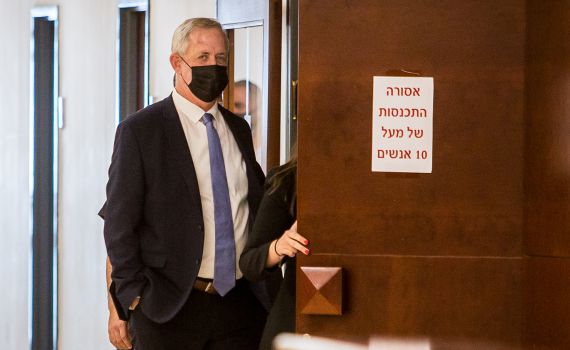 גנץ מאשים: מערכת הביטחון לא ידעה על עסקת ה-F35