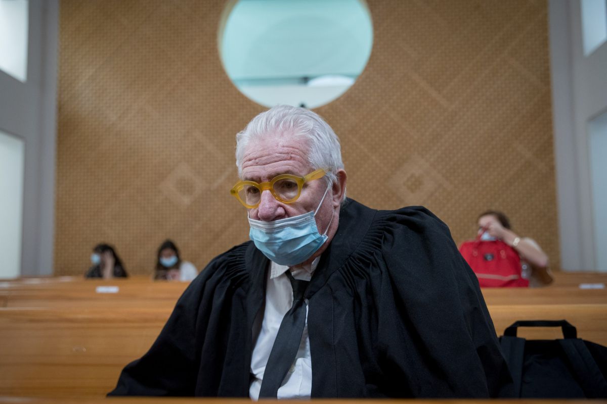 העו"ד המוכר סיפר בעיתון: נוהג לגנוב ספרים מבתי אבלים