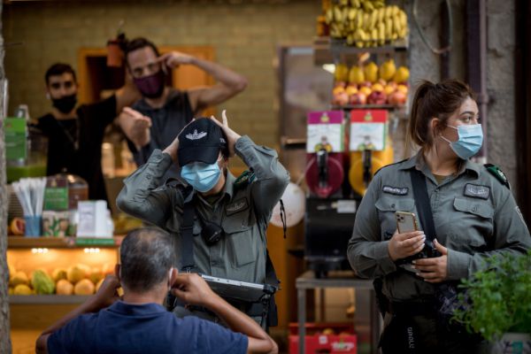 פיצוץ בין השרים על מתווה פתיחת המסחר