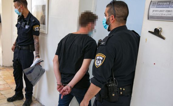 חשד: עובד מוקד ביטל חובת בידוד תמורת שוחד