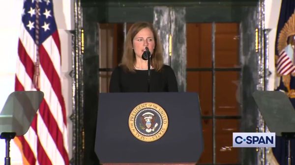 ניצחון אדיר לטראמפ: השופטת השמרנית הושבעה