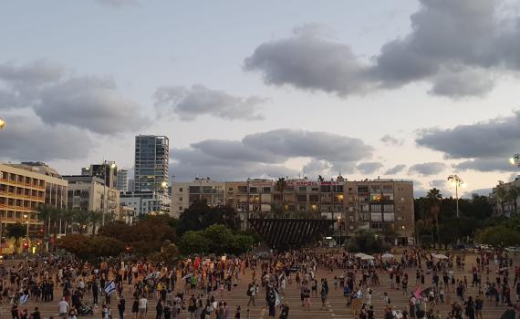 הפגנות מתחת לבתים של  שרי כחול לבן, 3 נעצרו