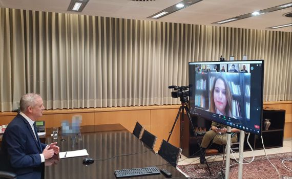 גנץ: "בלבנון יש בתים עם חדר אורחים וחדר טילים"