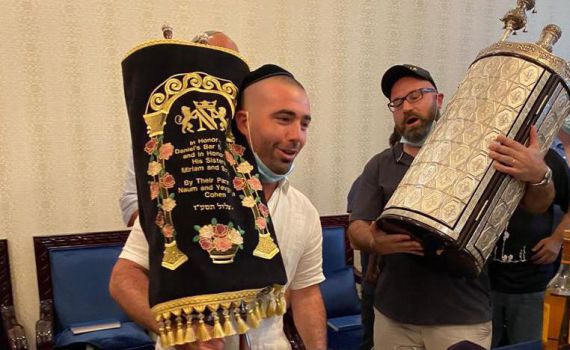 "גאה להיות שגריר": עומר אדם בביקור היסטורי בדובאי