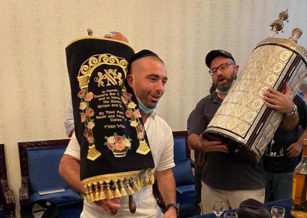 "גאה להיות שגריר": עומר אדם בביקור היסטורי בדובאי