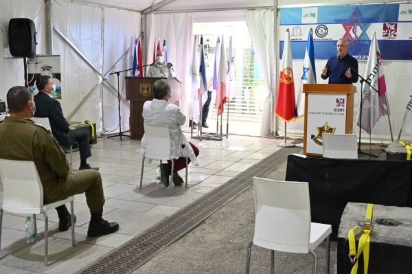 גנץ: "עשור של הזנחה שפגש מגיפה"