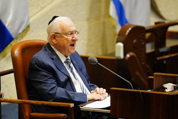 ריבלין תוקף: "נבחרי הציבור מחוללים את טירוף השקר"