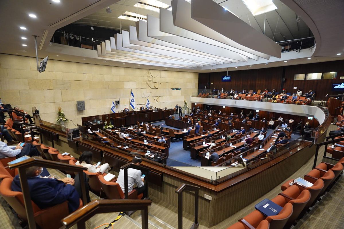 כשהכנסת מוחלת על כבודה, הציבור מצפצף על ההנחיות