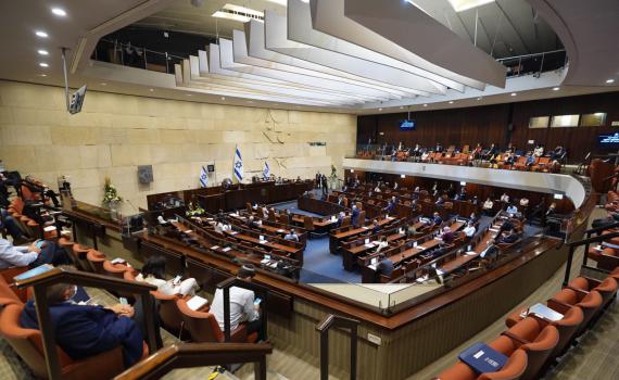 כשהכנסת מוחלת על כבודה, הציבור מצפצף על ההנחיות