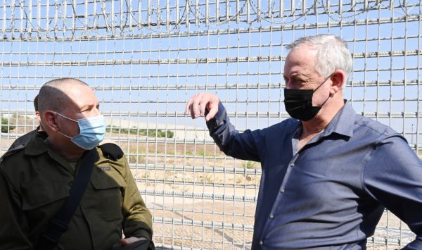 גנץ בסיור בדרום: תושבי העוטף יכולים לישון בשקט