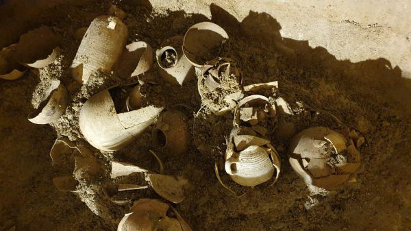 אוצר ארכיאולוגי: קנקנים מבית שני נמצאו בבית אל