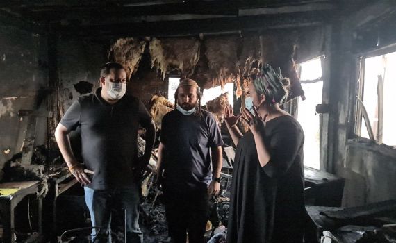 בשל בעיות קו מתח: קצר חשמלי שרף את הבית בחווה