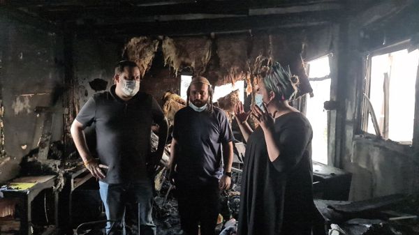 בשל בעיות קו מתח: קצר חשמלי שרף את הבית בחווה