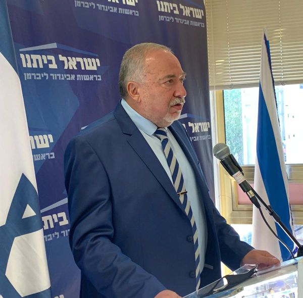 ליברמן: "חייבים לחקור את הצוללות ומטוסי ה-F35"