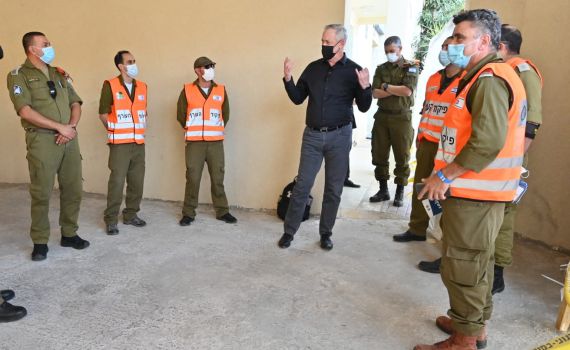גנץ: "בלבנון צריכים לדעת שחיזבאללה הוא האויב"