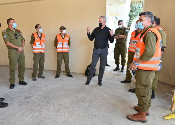 גנץ: "בלבנון צריכים לדעת שחיזבאללה הוא האויב"