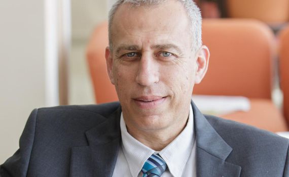 הפרויקטור החדש: "הקורונה תישאר כאן לשנה הקרובה"