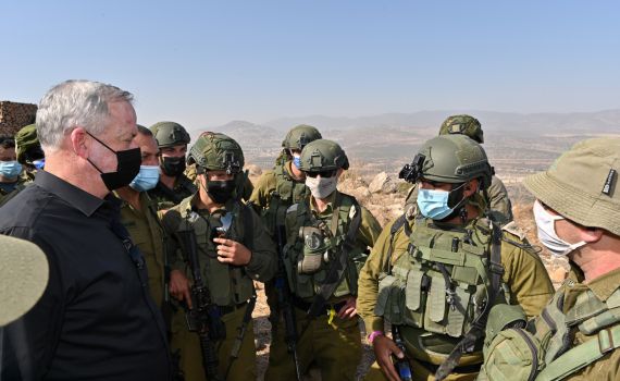 גנץ: "אני שומע בלבנון קולות שמדברים על שלום"