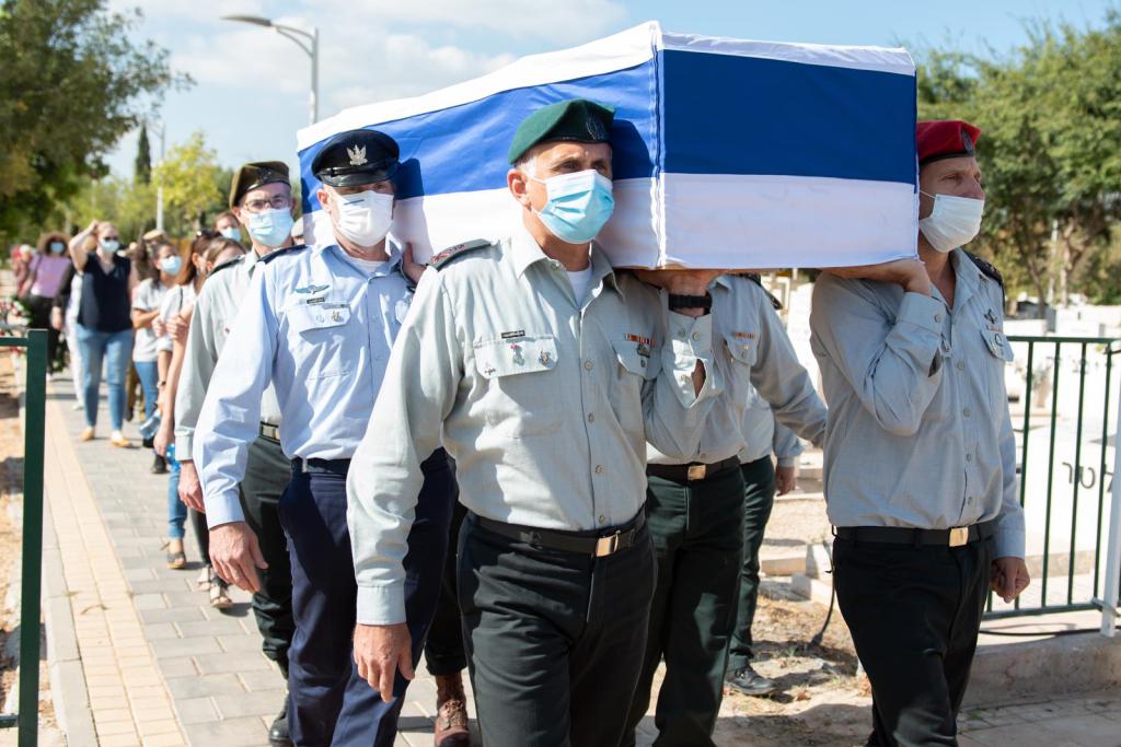 "נפרדים ממפקד גדול" – האלוף גזית הובא למנוחות