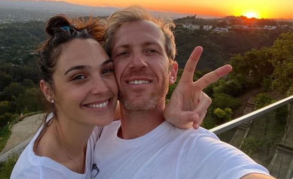 "שלטון מושחת": בעלה של גל גדות יוצא נגד מירי רגב