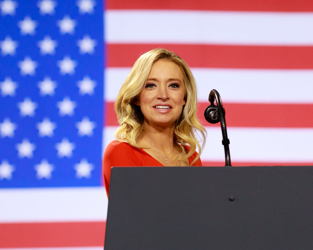 אחרי טראמפ: דוברת הבית הלבן נדבקה בקורונה