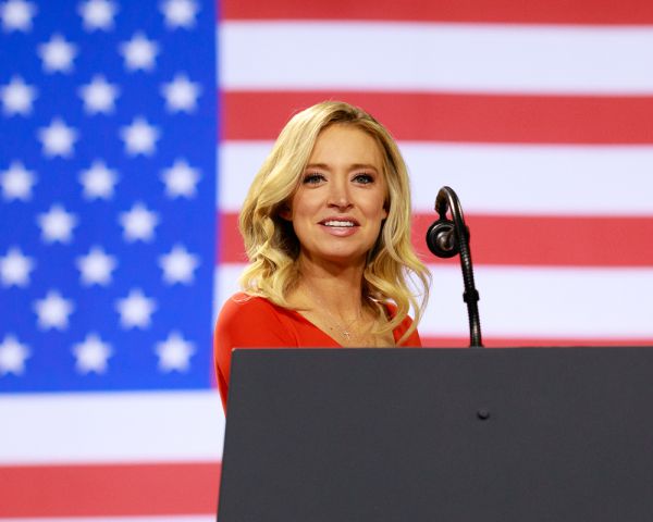 אחרי טראמפ: דוברת הבית הלבן נדבקה בקורונה