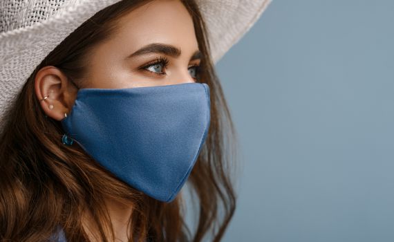 חובבות אופנה בעולם מדגימות סטייל עם מסכה